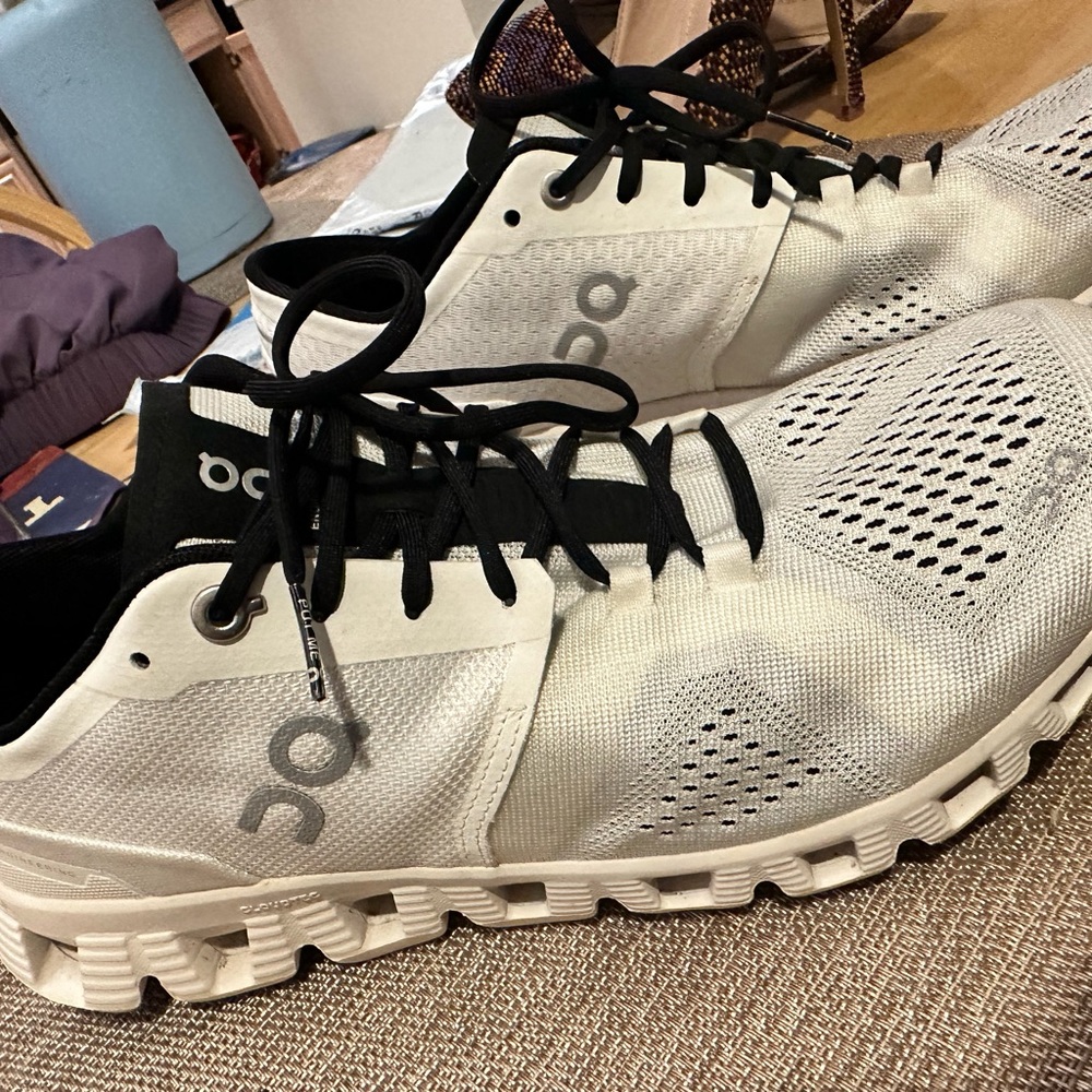 On running shoes ladies size 9.5